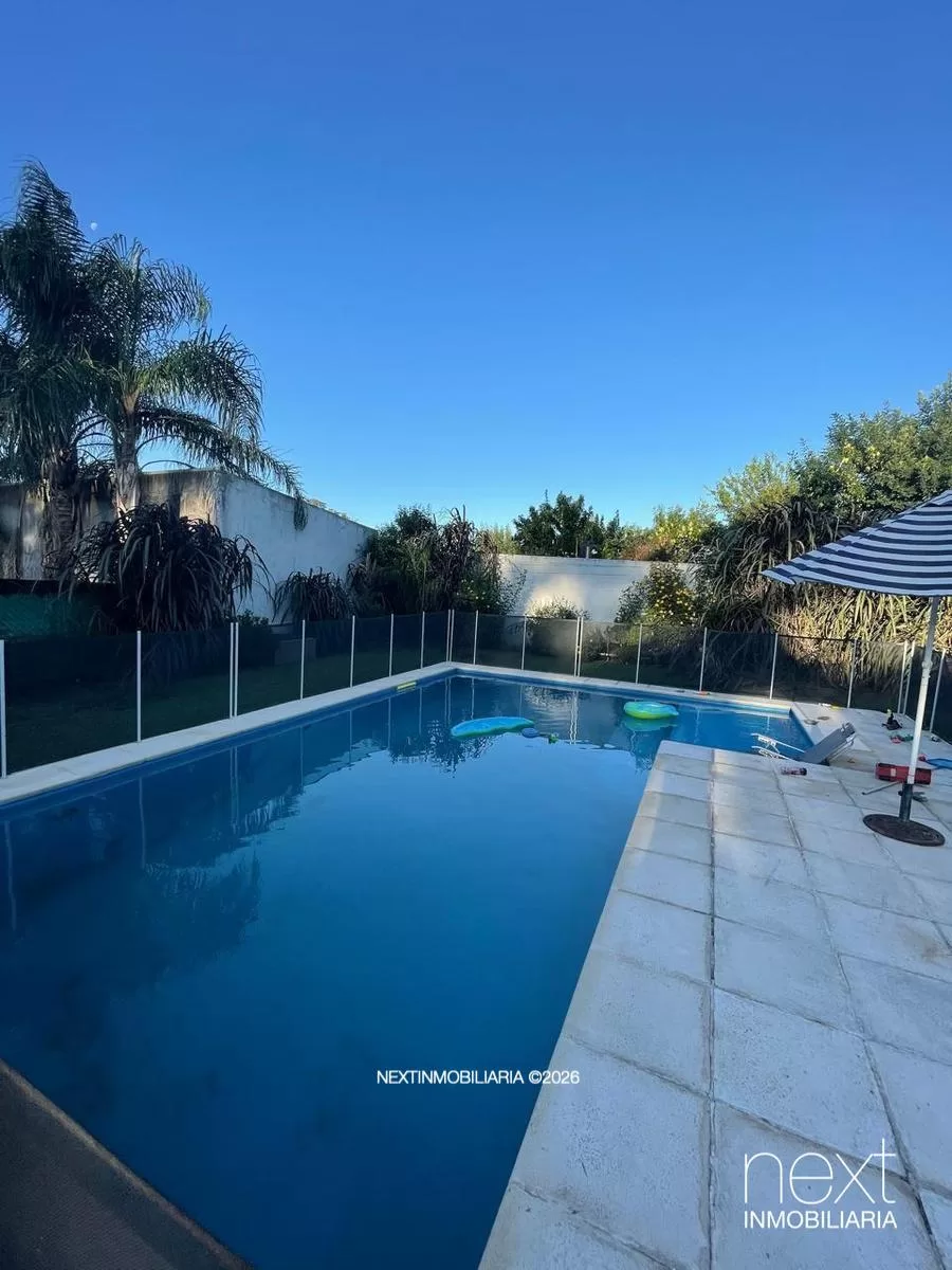 ALQUILER DE CASA DE 2 DORMITORIOS CON PISCINA EN VILLA AMELIA – BARRIO LOS PINOS